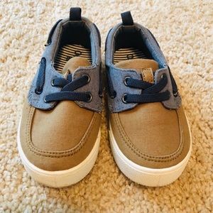 Oshkosh canvas shoe